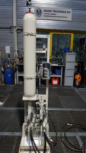 Manifold and accumulator for the moonpool cylinders